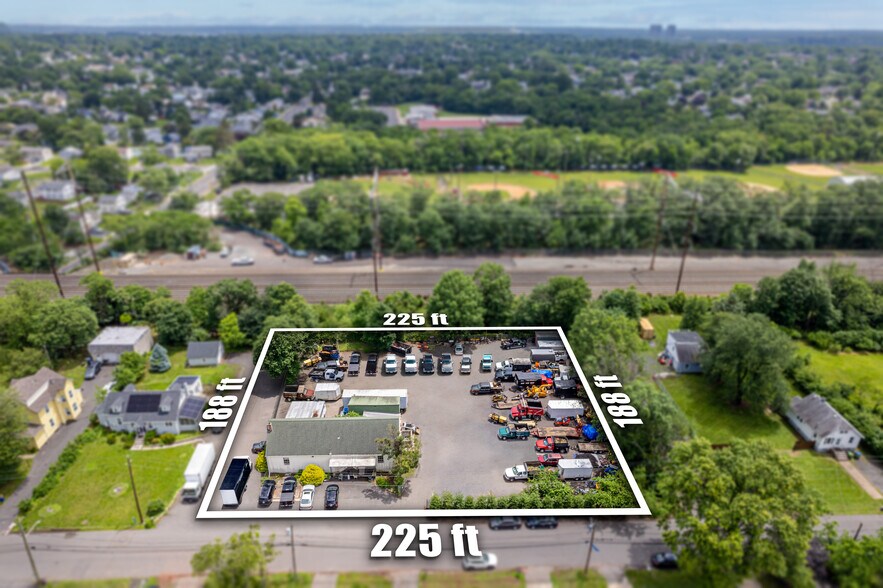 12 Fairview Ave, Edison, NJ à louer - Photo du bâtiment - Image 2 de 10