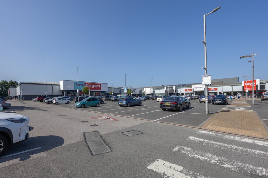 Towcester Rd, Northampton à louer - Photo du bâtiment - Image 2 de 2