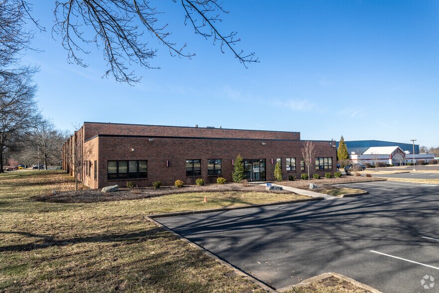 2262 N Penn Rd, Hatfield, PA à louer - Photo du bâtiment - Image 2 de 15