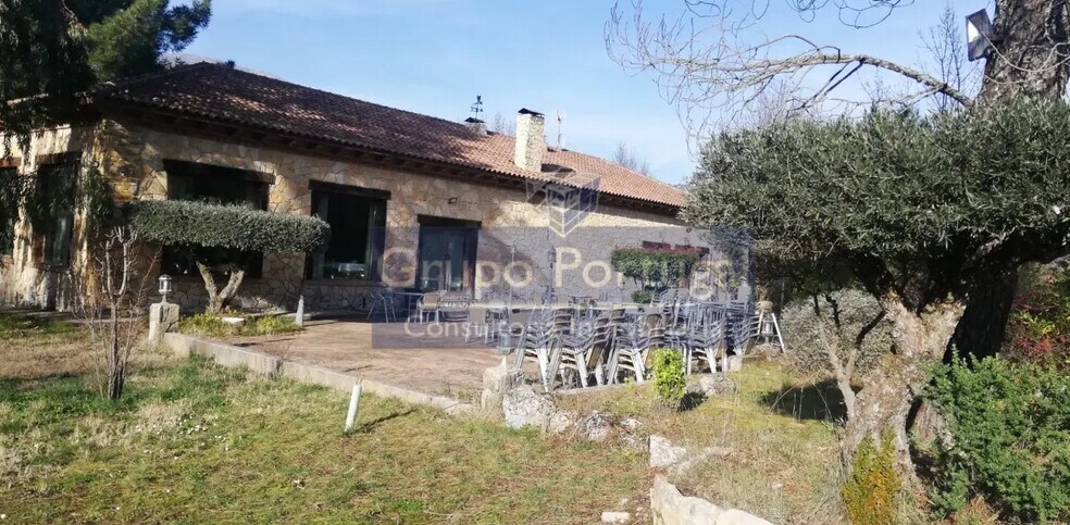 Commerce de détail dans Santa María del Tiétar, Ávila à vendre - Photo du bâtiment - Image 3 de 7