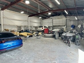 4401 W Crest Ave, Tampa, FL for lease Interior Photo- Image 1 of 2