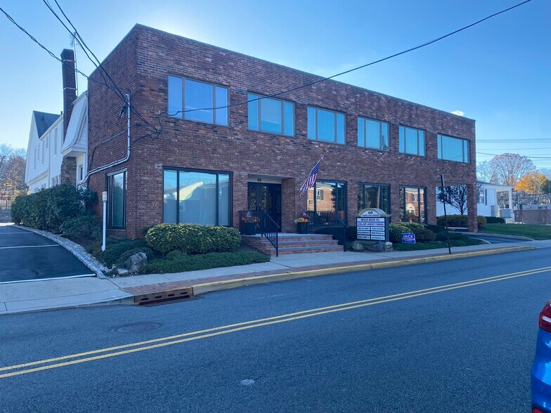 60 Roseland Ave, Caldwell, NJ à louer - Photo du bâtiment - Image 3 de 8