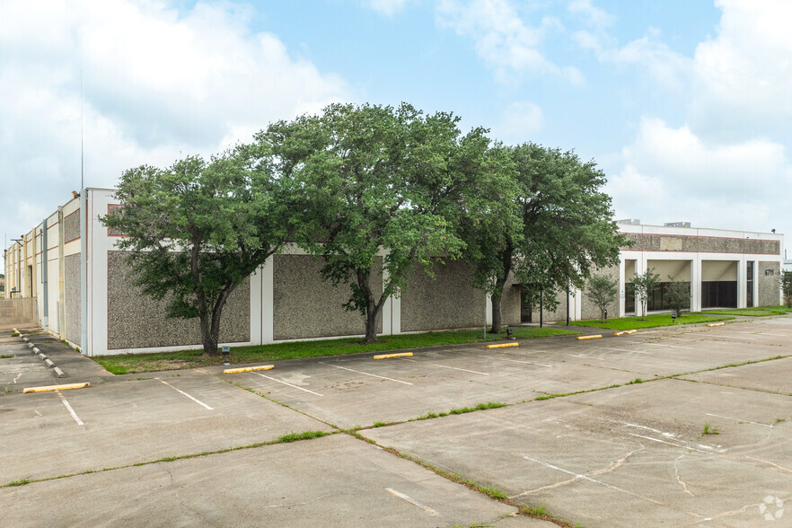 6711 E Highway 332, Freeport, TX à louer - Photo du bâtiment - Image 3 de 31