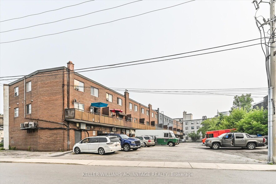 424 Dawes Rd, Toronto, ON à vendre - Photo du b timent - Image 3 de 3