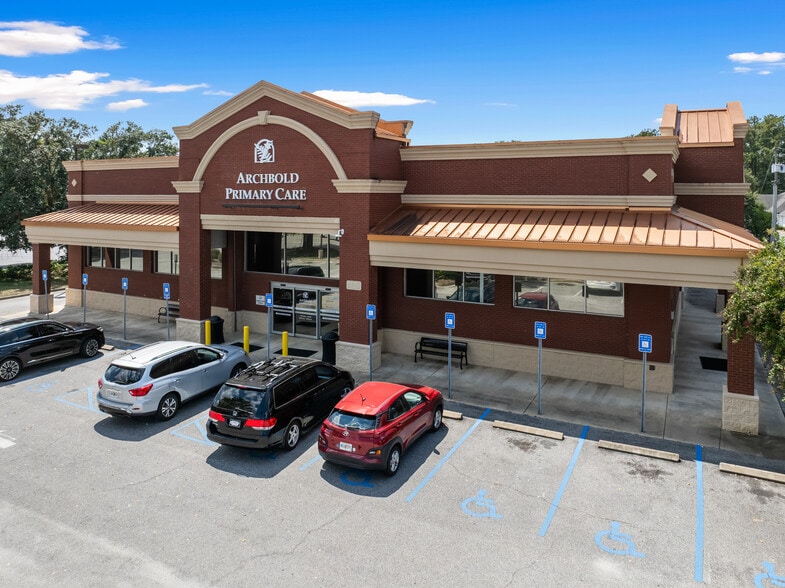 2621-2643 E Pinetree Blvd, Thomasville, GA for sale - Building Photo - Image 2 of 8