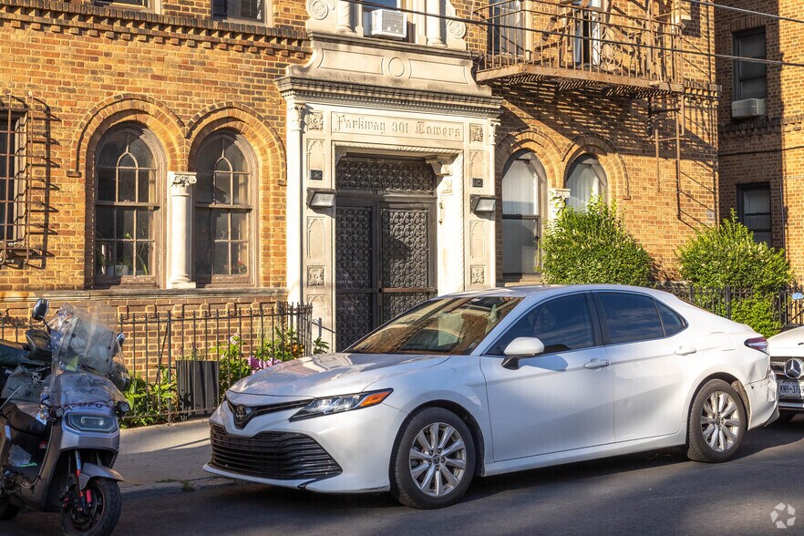 901 80th St, Brooklyn, NY à louer - Photo du bâtiment - Image 3 de 6