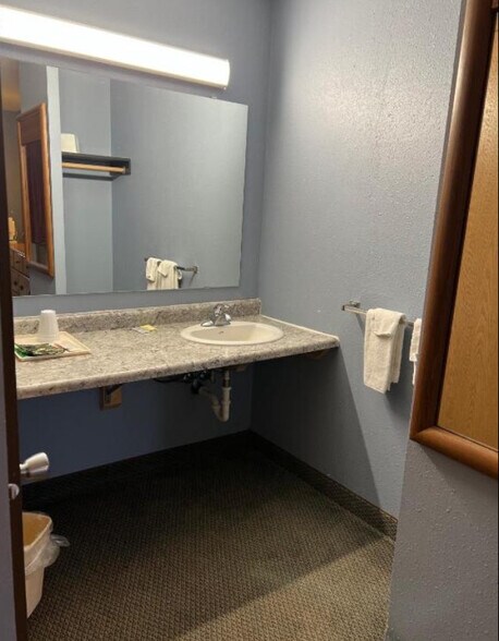 1180 W Frontage Rd, Owatonna, MN for sale - Building Photo - Image 2 of 8