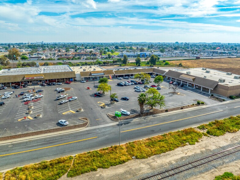150 S 11th Ave, Hanford, CA à vendre - Photo du bâtiment - Image 2 de 6