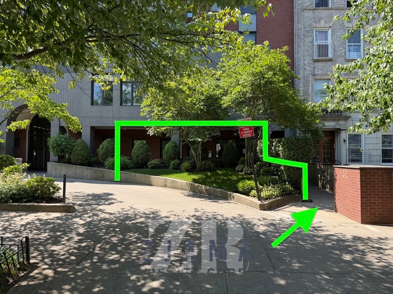 866 Eastern Pky, Brooklyn, NY for lease - Primary Photo - Image 1 of 24
