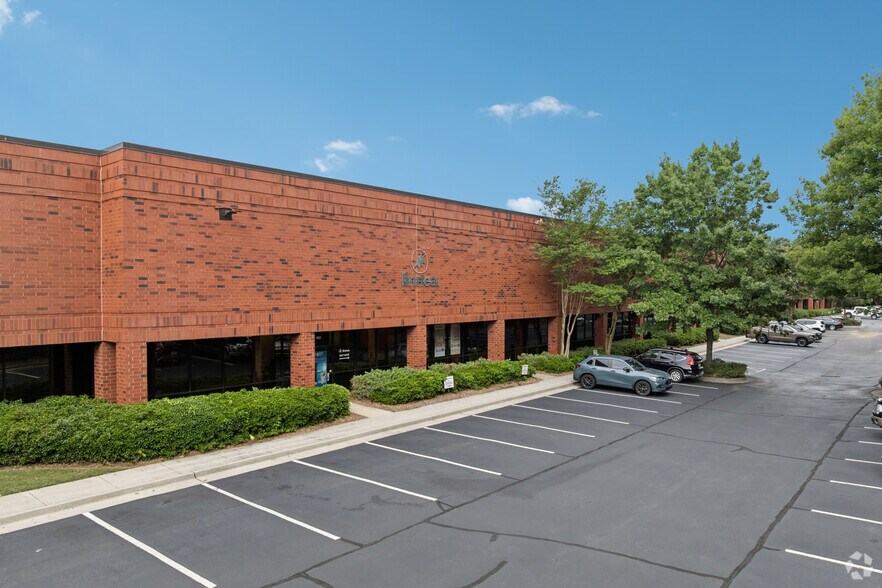 305 Shawnee North Dr, Suwanee, GA à louer - Photo du bâtiment - Image 1 de 8