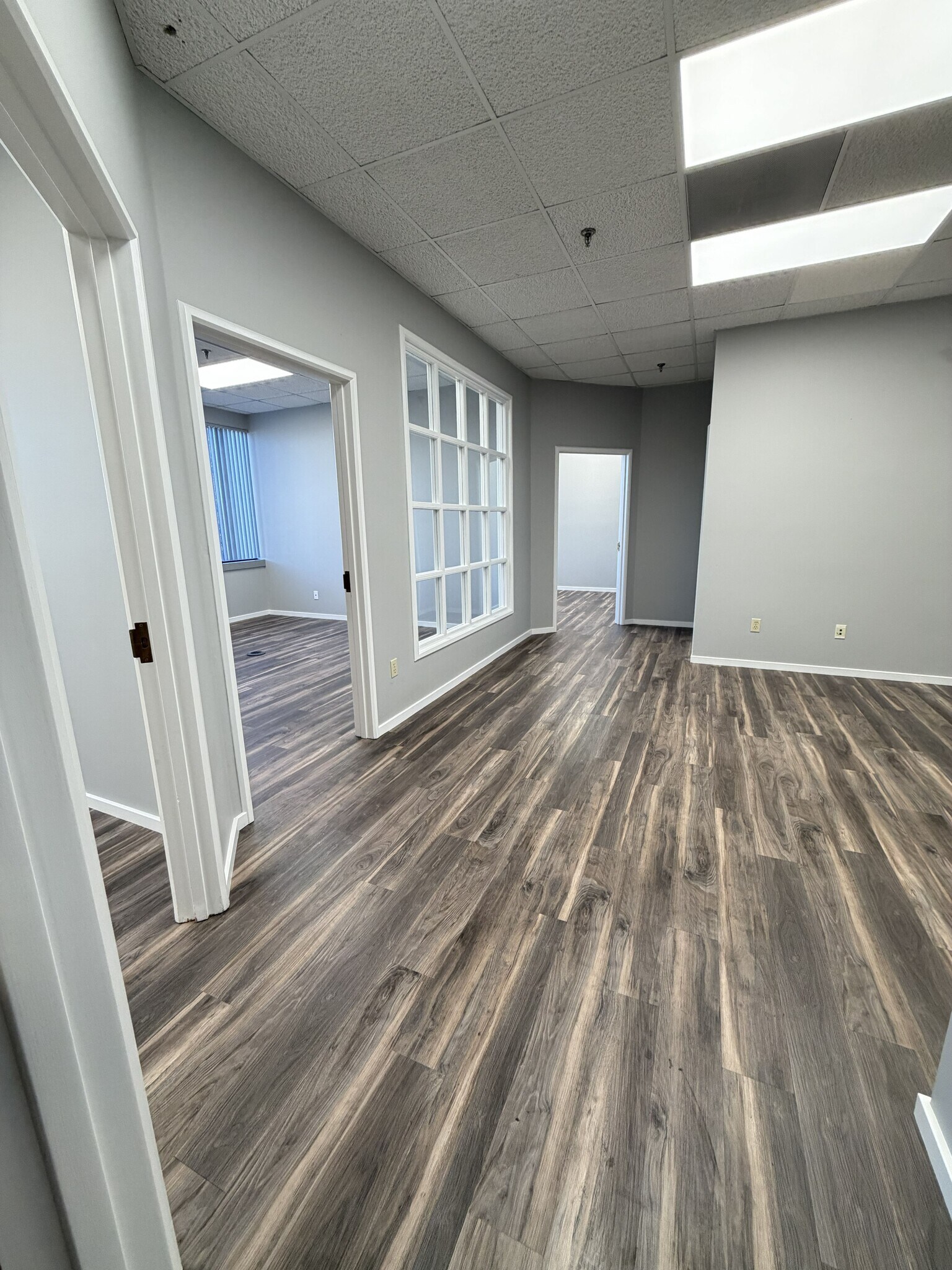 500 E Main St, Branford, CT for lease Interior Photo- Image 1 of 12