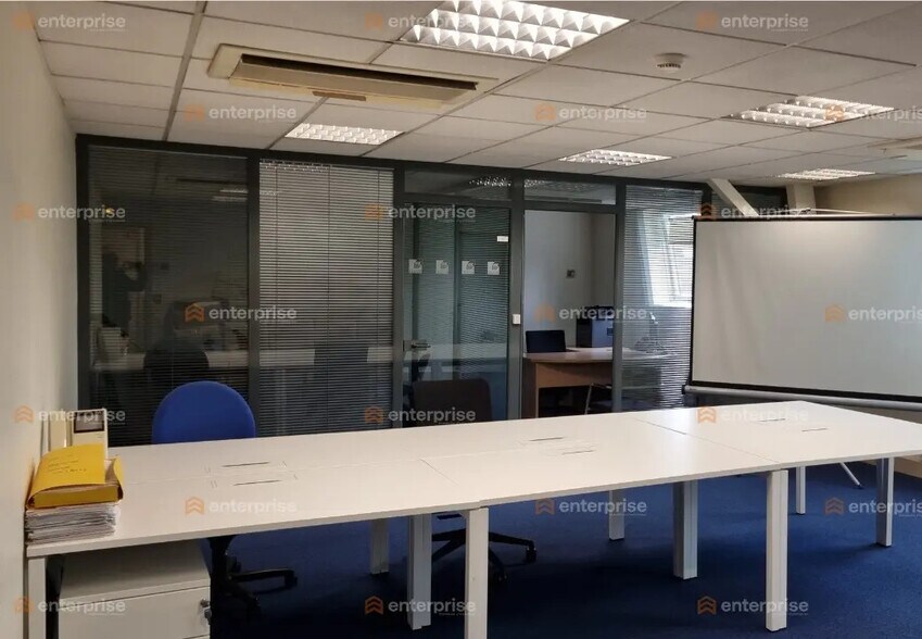 Office in La Madeleine for lease - Interior Photo - Image 3 of 4