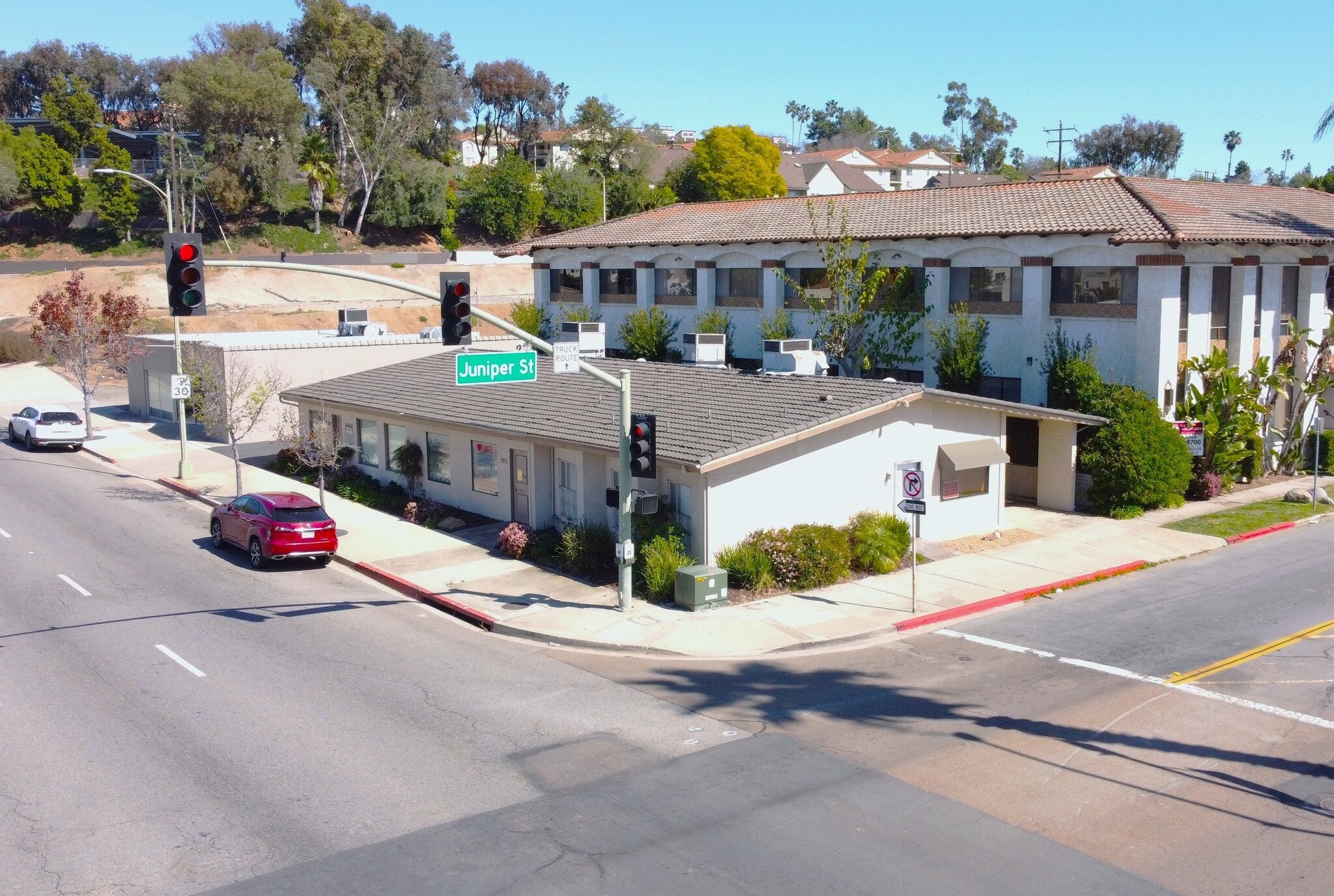 202-204 S Juniper St, Escondido, CA à vendre Photo du bâtiment- Image 1 de 25