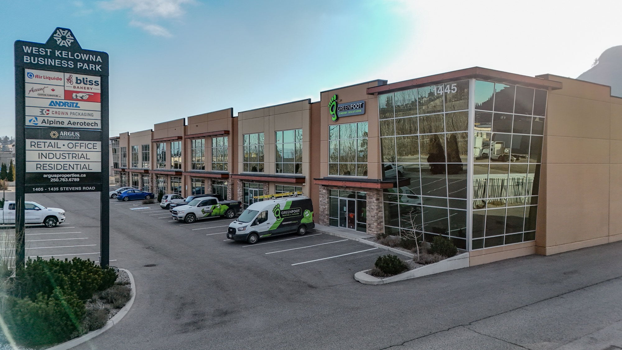 1445 Stevens Rd, West Kelowna, BC à louer Photo du bâtiment- Image 1 de 18