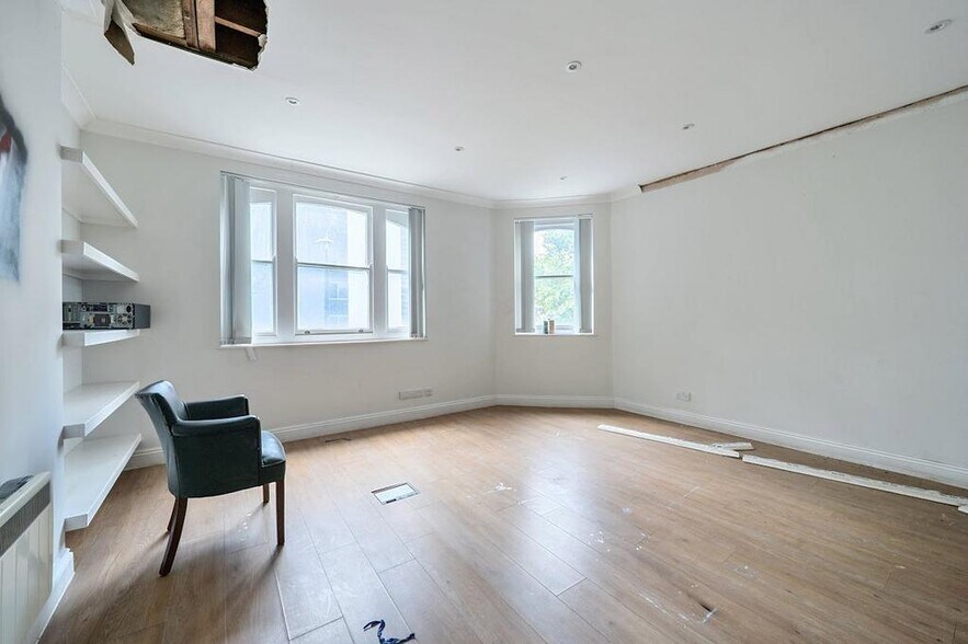 151 Whitechapel Rd, Londres à louer - Photo du bâtiment - Image 3 de 24