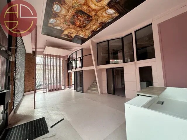 Retail in Toulouse for lease Interior Photo- Image 1 of 5
