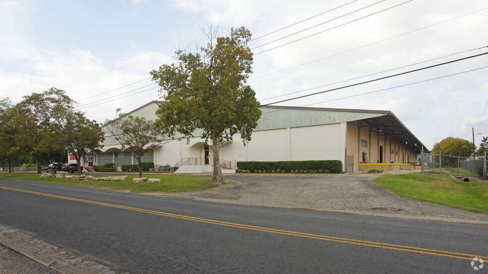 210 E Saint Elmo Rd, Austin, TX à louer - Photo du bâtiment - Image 2 de 3