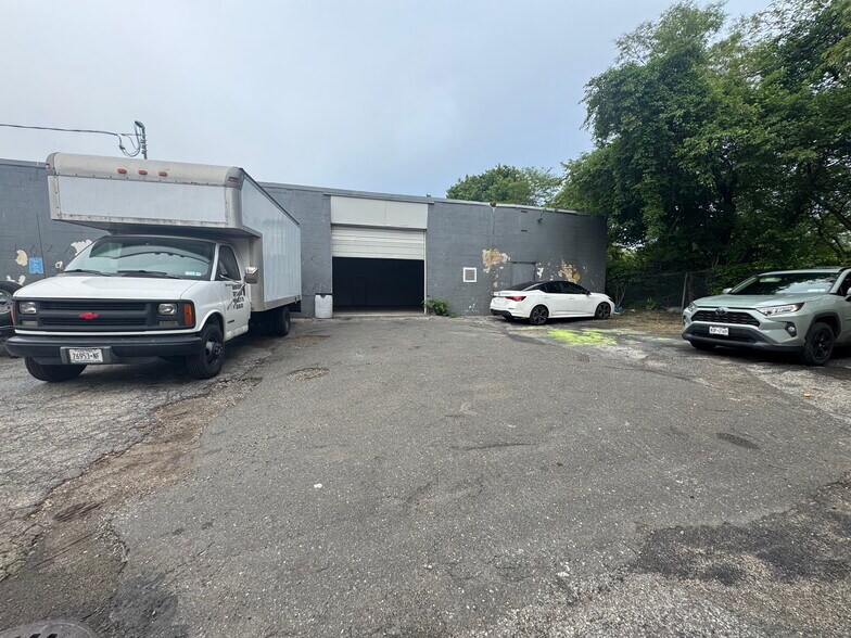 1359-1365 Straight Path, Wyandanch, NY for lease - Building Photo - Image 3 of 5