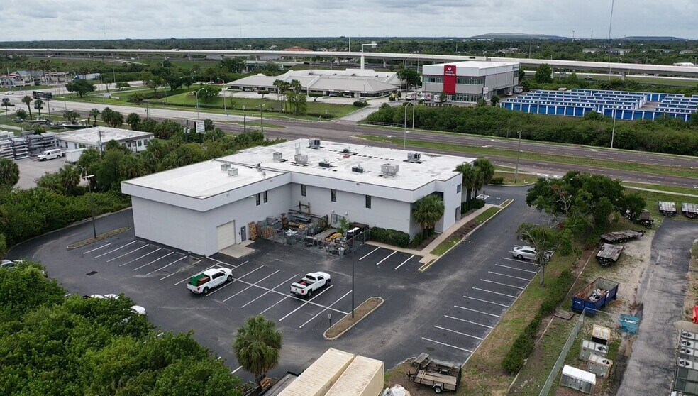 4750 E Adamo Dr, Tampa, FL à vendre - Photo du bâtiment - Image 2 de 10