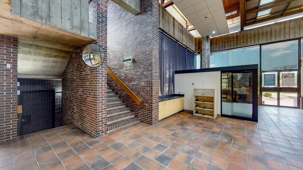 8801 S Tacoma Way, Tacoma, WA à vendre - Photo intérieure - Image 3 de 9