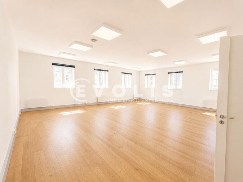 Office in Bordeaux for lease - Interior Photo - Image 3 of 4