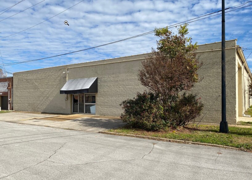 319 S Broadway St, Tupelo, MS à louer - Photo du bâtiment - Image 2 de 2