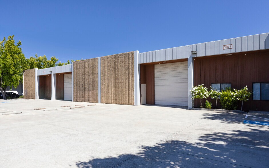 Redwood City Multi-Tenant Industrial portefeuille de 3 propriétés à vendre sur LoopNet.ca - Photo du bâtiment - Image 2 de 6