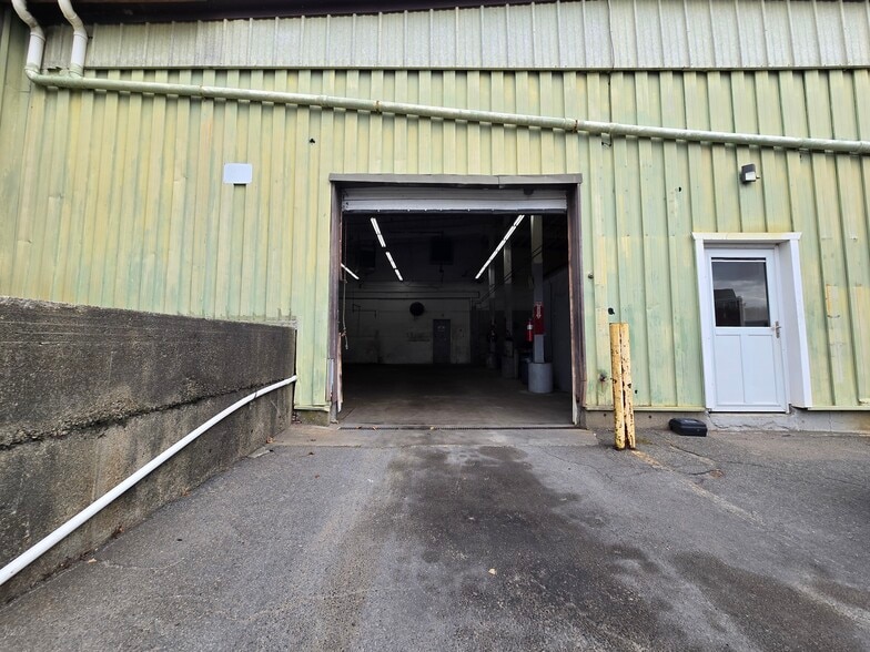 160-168 Stevens St, Fall River, MA for lease - Building Photo - Image 2 of 11