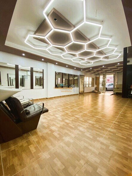 Retail in Elche, Alicante for sale - Interior Photo - Image 2 of 7