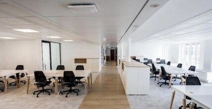 16-18 Rue De Londres, Paris for lease Interior Photo- Image 1 of 4