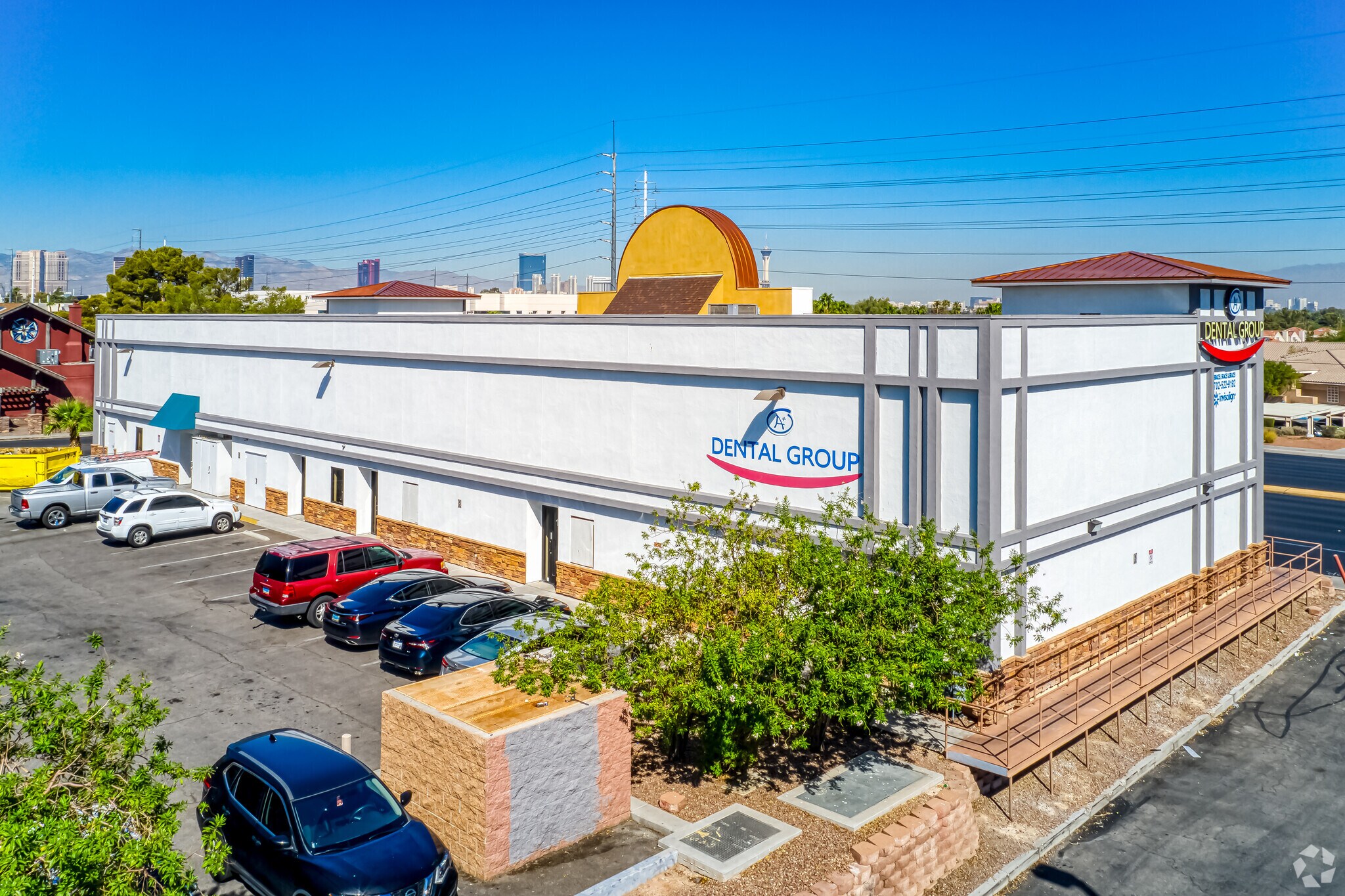 2285 E Flamingo Rd, Las Vegas, NV for lease Primary Photo- Image 1 of 24