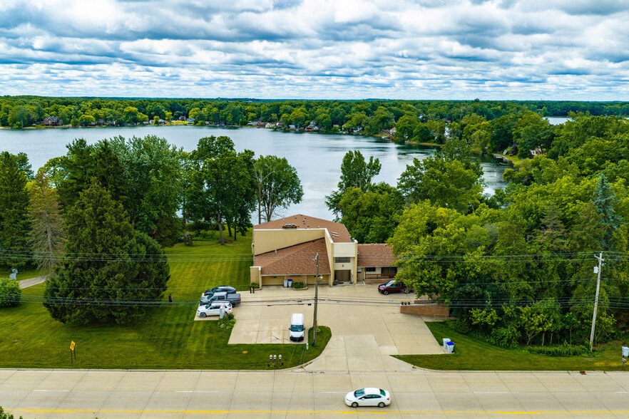 11032 Grand River Rd, Brighton, MI for sale - Building Photo - Image 1 of 18