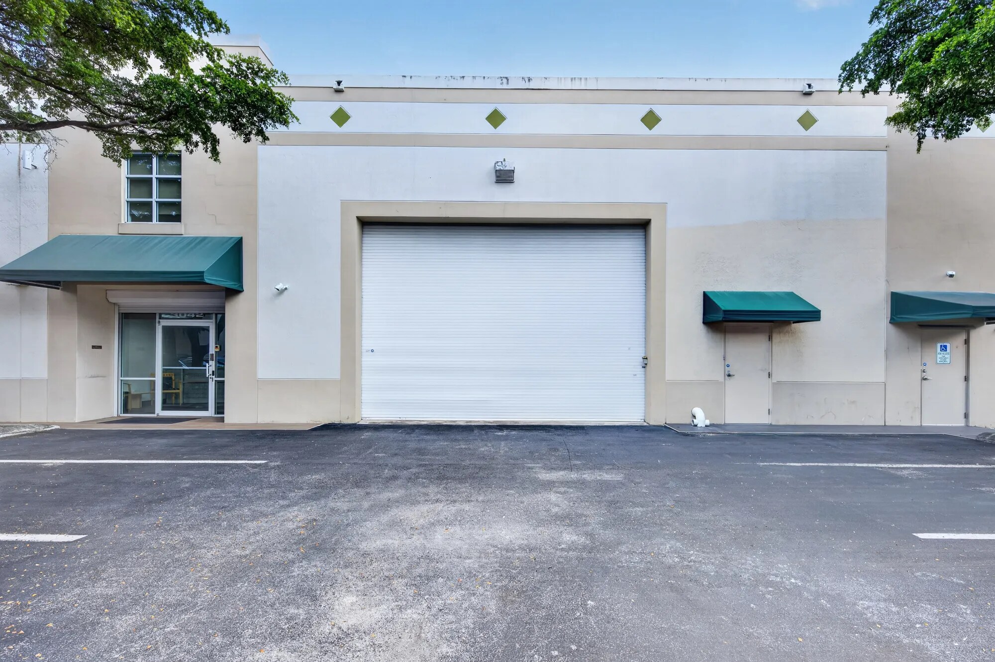 3030-3050 NW 82nd Ave, Miami, FL à vendre Photo du bâtiment- Image 1 de 5