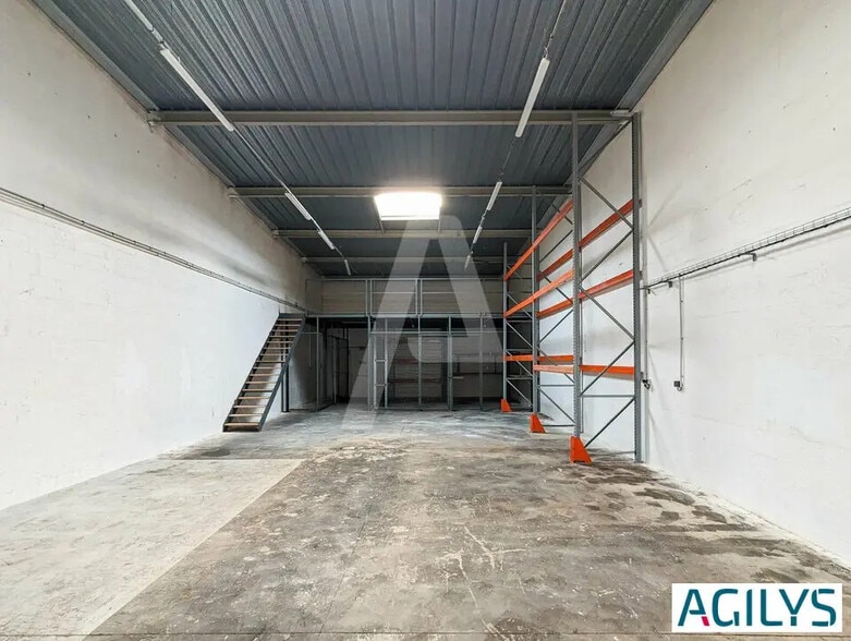 Flex in Chilly-Mazarin for lease - Building Photo - Image 2 of 12