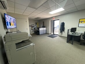 5900 N 58th St, Lincoln, NE for lease Interior Photo- Image 2 of 5