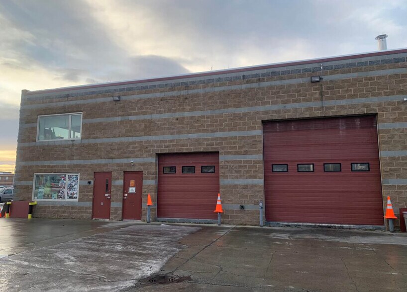 8111 Dimond Hook Dr, Anchorage, AK à louer - Photo du bâtiment - Image 2 de 16