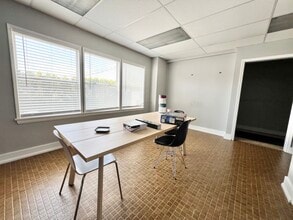 4419-4421 Lankershim Blvd, North Hollywood, CA for lease Interior Photo- Image 1 of 5