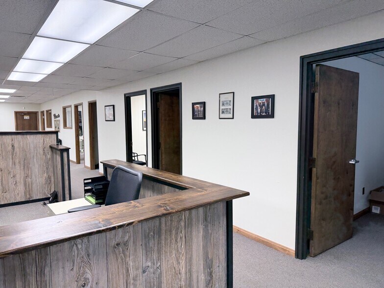 615 S Barstow St, Eau Claire, WI à louer - Photo du bâtiment - Image 3 de 6
