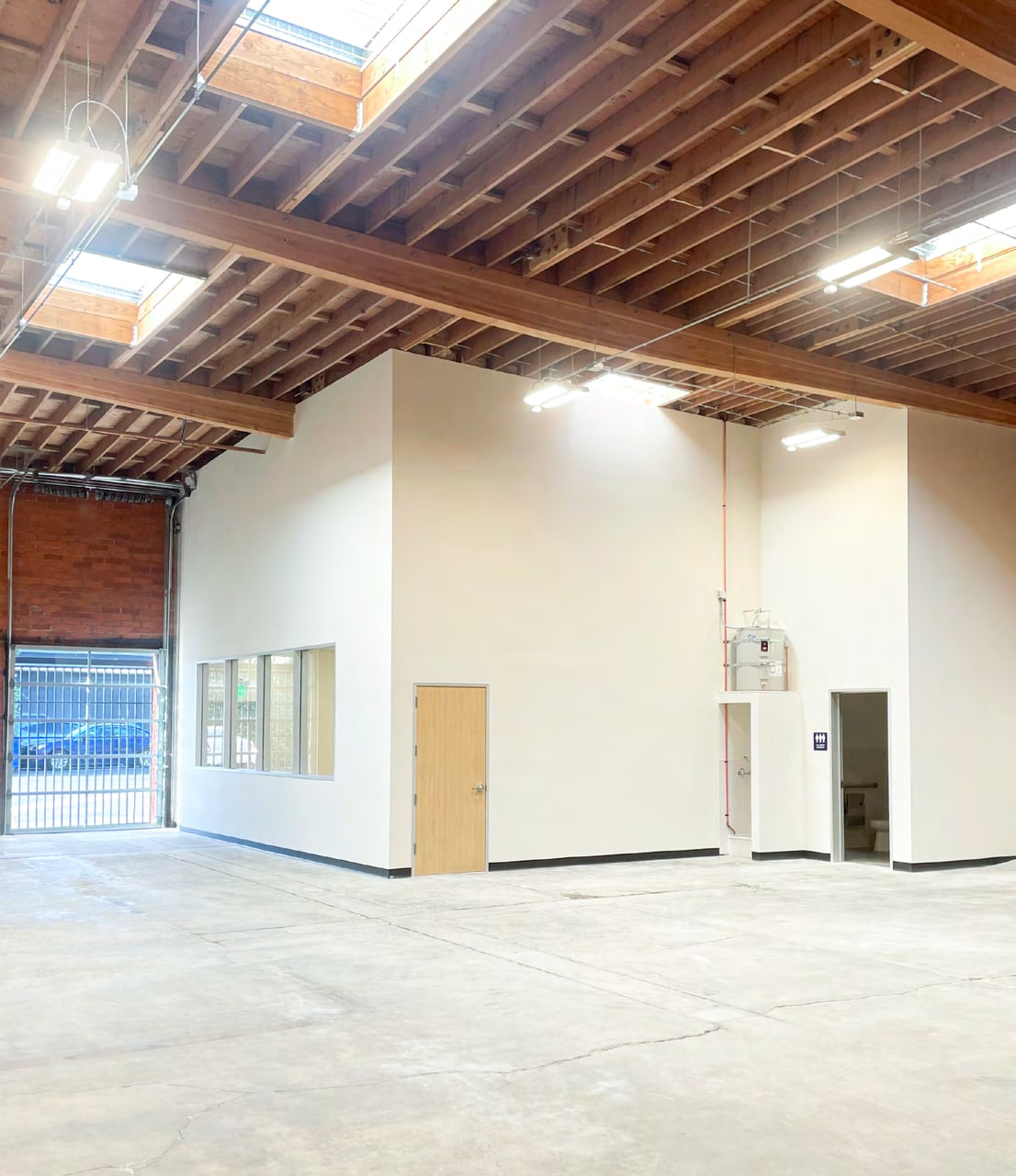 130-148 S Anderson St, Los Angeles, CA for lease Interior Photo- Image 1 of 3