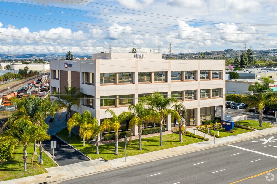 303 W Katella Ave, Orange, CA à louer - Photo du bâtiment - Image 3 de 9