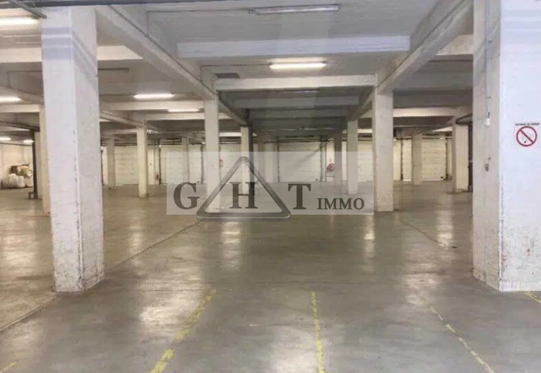 Industrial in Saint-Denis for lease - Interior Photo - Image 2 of 3