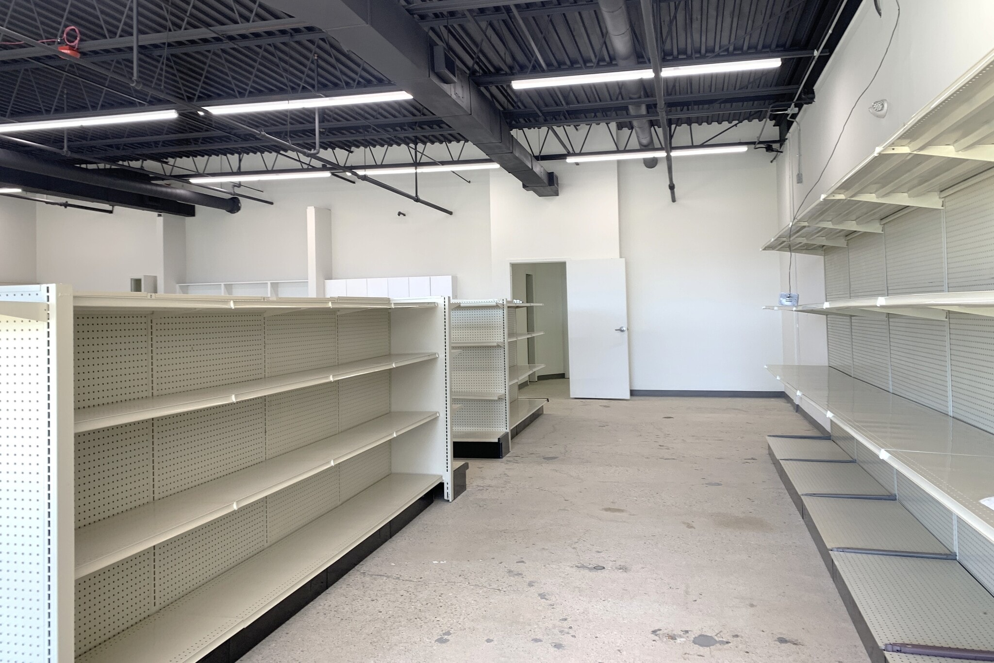 220-290 Hawthorn Rd, Vernon Hills, IL for lease Interior Photo- Image 1 of 4