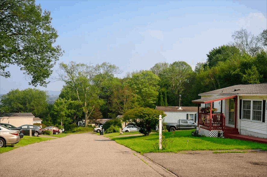 5 Old Post Rd 3, Millerton, NY for sale - Building Photo - Image 2 of 5