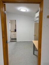 43-11 36th St, Long Island City, NY à louer Photo intérieure- Image 2 de 5