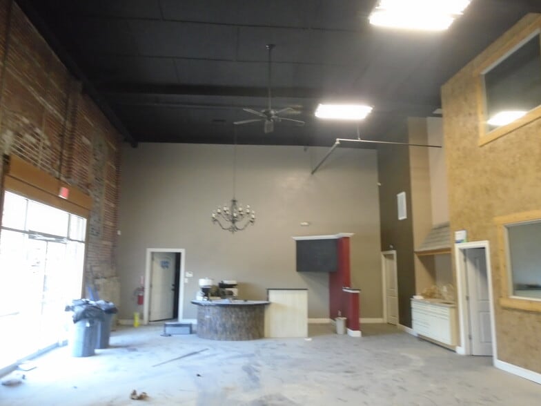 1445 W Chestnut Expy, Springfield, MO for lease - Building Photo - Image 3 of 7