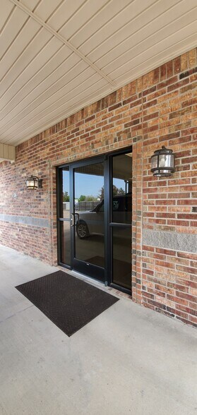 626 W Main St, Fairfield, TX à louer - Photo du bâtiment - Image 2 de 55