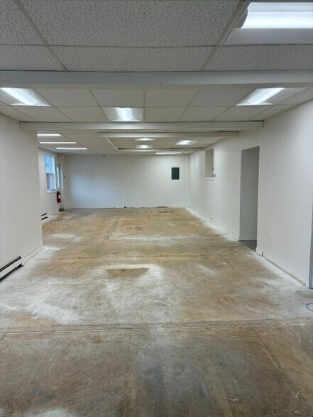 1670 Broadway, Bangor, ME for lease - Building Photo - Image 3 of 8