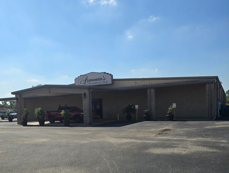 825 Sheldon Rd, Channelview, TX à louer - Photo du bâtiment - Image 2 de 12