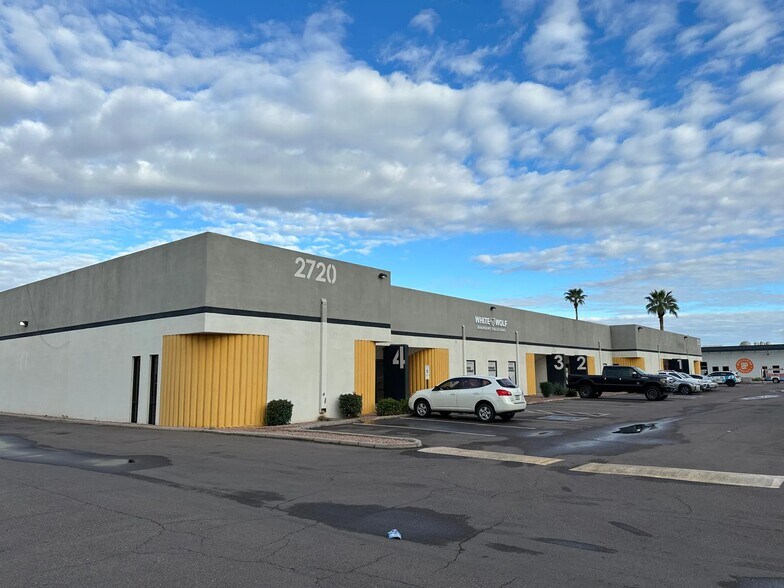 2740 S Hardy Dr, Tempe, AZ à louer - Photo du bâtiment - Image 3 de 8