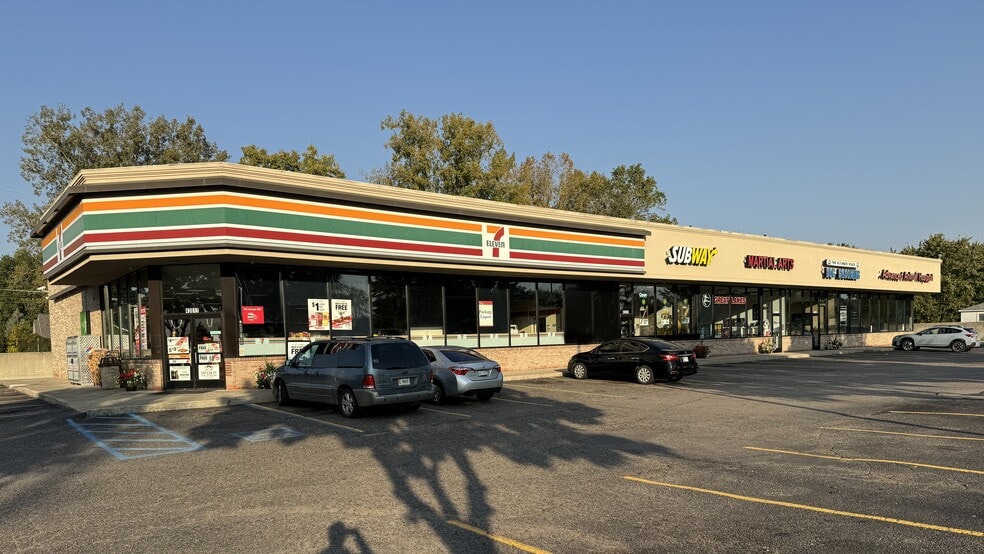 43017-43065 Mound Rd, Sterling Heights, MI for lease - Building Photo - Image 2 of 4